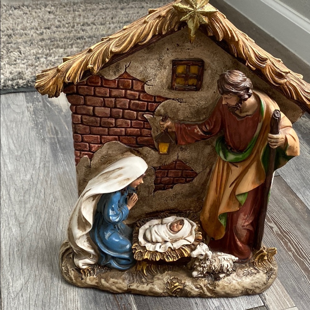 Traditional Nativity Scene with Blue and Brown Details - Picture 2 of 13
